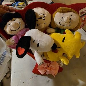 Peanuts Plush Bouquet with Red Heart